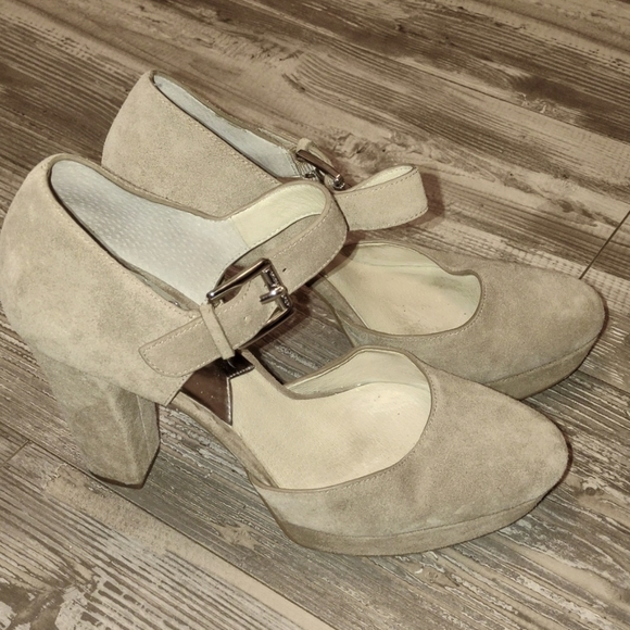Michael Kors Collection Shoes - Michael kors Heels Size 9 M, Taupe Color